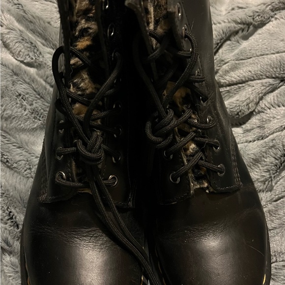 Women’s Dr. Martens - Picture 4 of 4